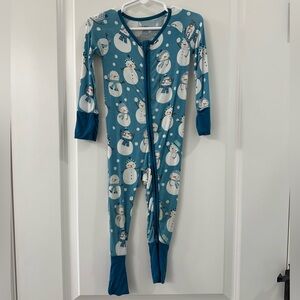 Little Sleepies zippy. Size 6-12 month.